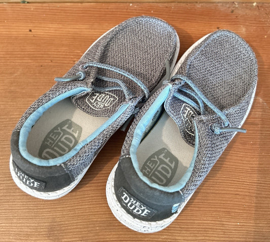 Hey Dude Wally Youth Sox Sharkskin Gray Slip On Shoes Kids Size C11 Lightweight