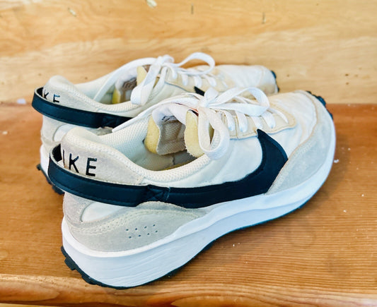 Nike Waffle Debut DH9523-107 Womens Size 7 Cream Black Retro Running Sneakers