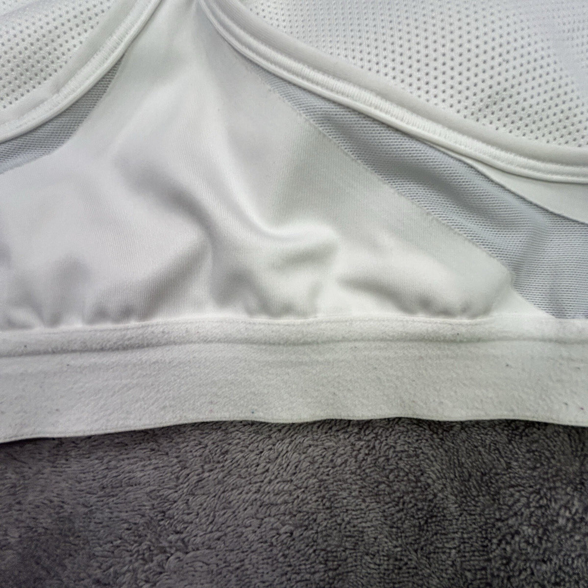 Nike Women’s Sports Bra Size Small White Gray Adjustable Strap Racerback