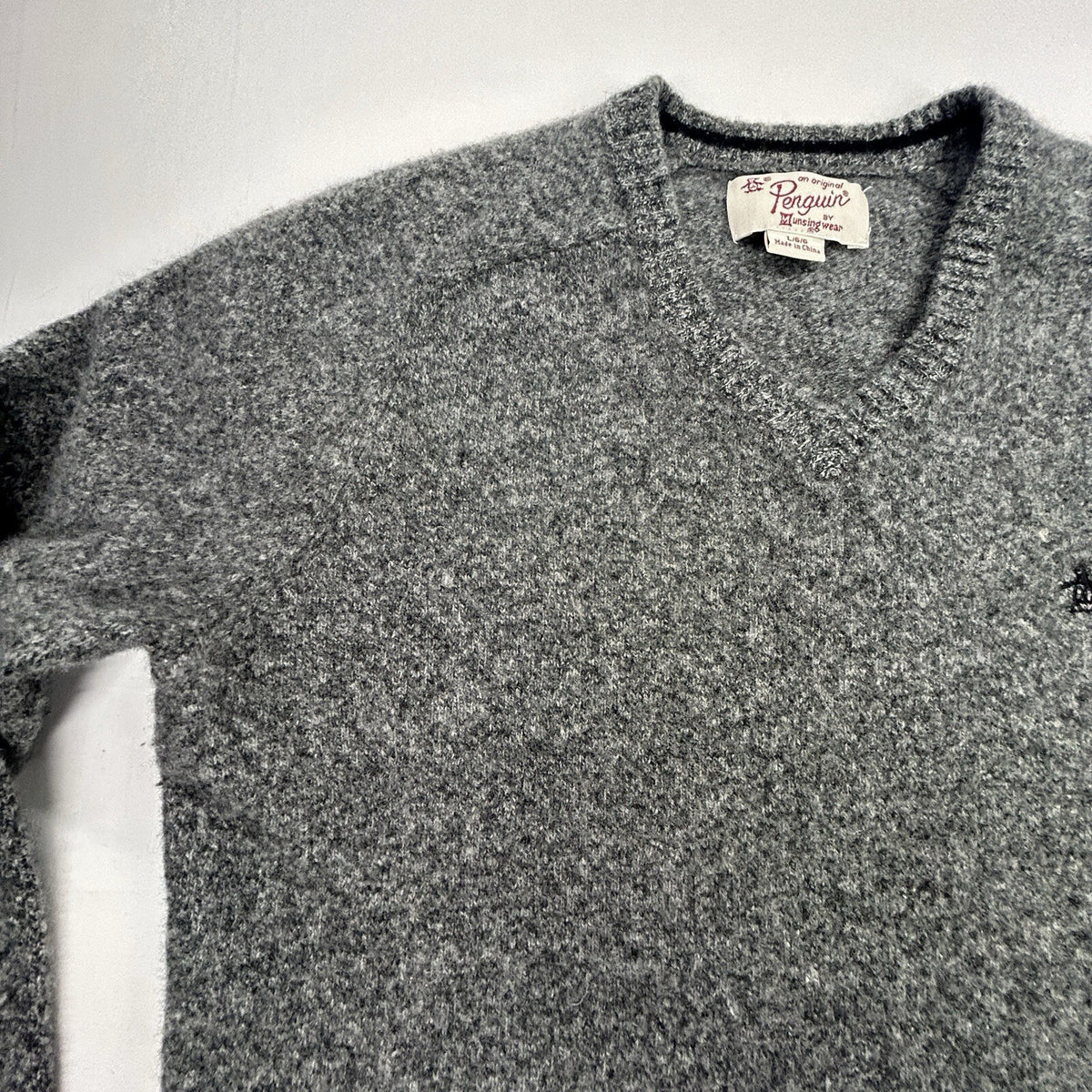 Original Penguin 100% Lambswool Gray V-Neck Sweater Men's Large Logo Soft