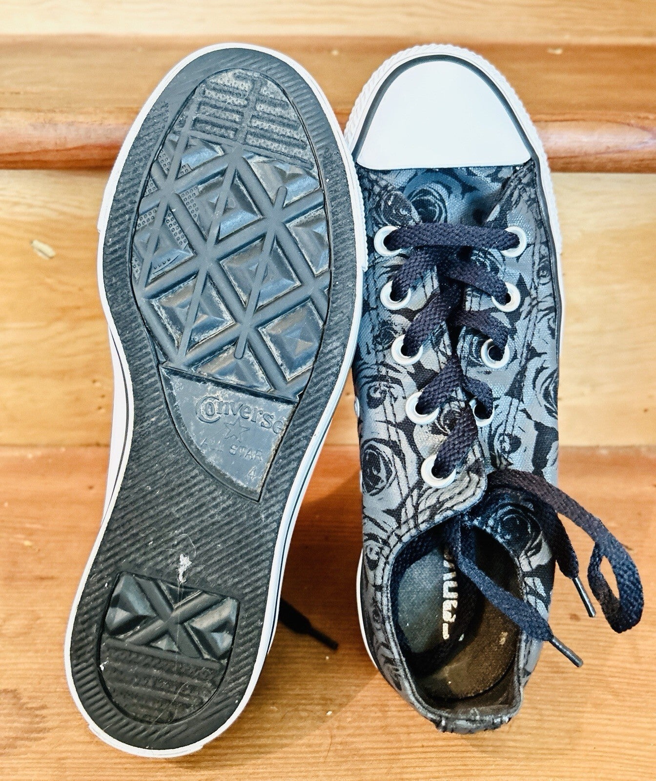 Converse All Star Low Top Floral Rose Print Sneakers Women's Size 6 Black Gray