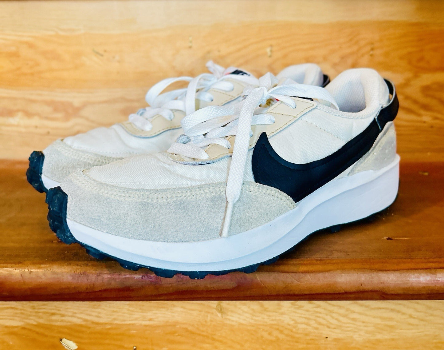 Nike Waffle Debut DH9523-107 Womens Size 7 Cream Black Retro Running Sneakers