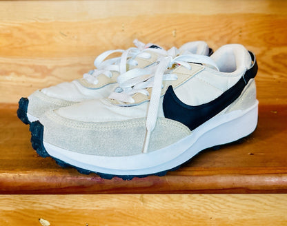 Nike Waffle Debut DH9523-107 Womens Size 7 Cream Black Retro Running Sneakers