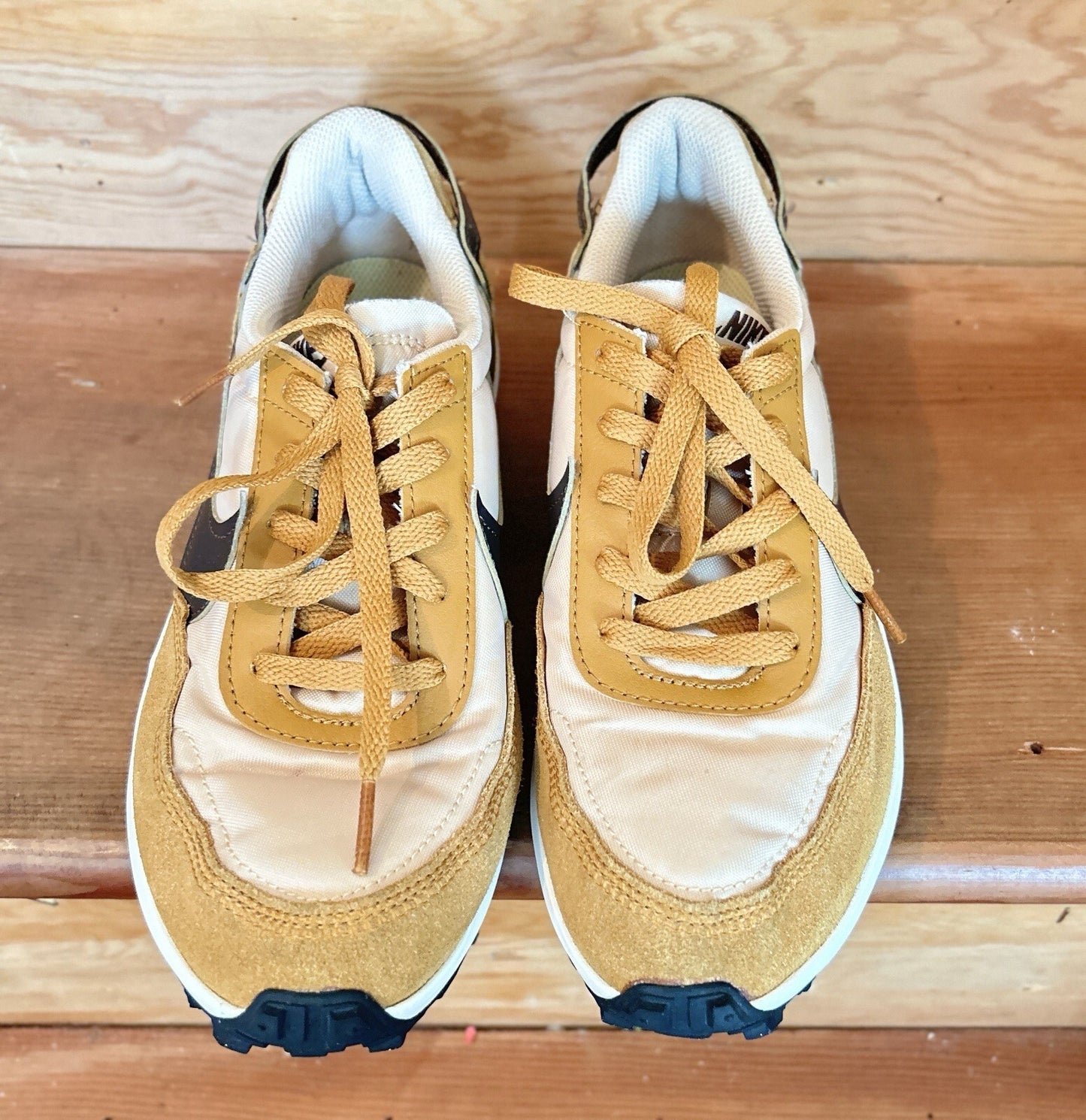 Nike Waffle Debut  Vintage Womens Size 7.5 Tan Cream Casual Sneakers
