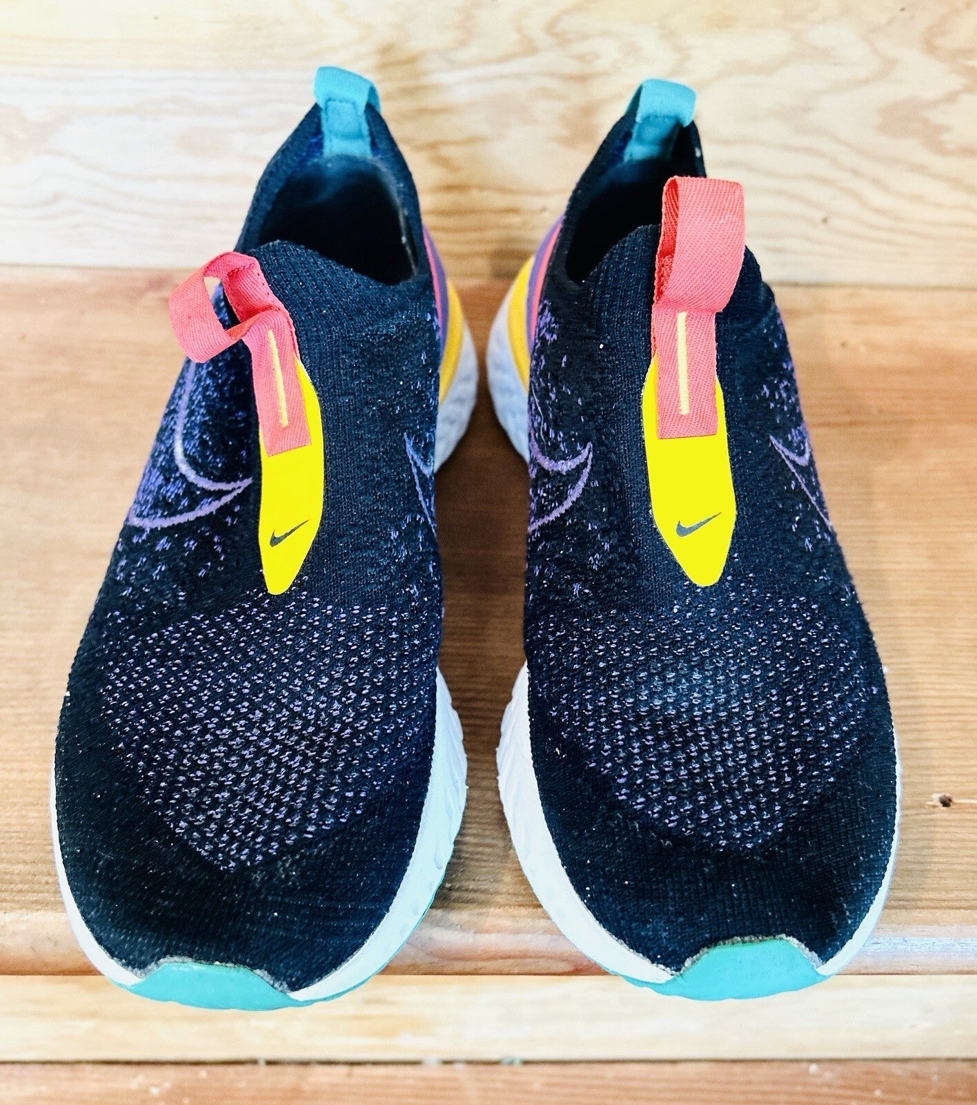 Nike React Phantom Run Flyknit Women's Size 7.5 Black Multi Color Slip On Shoes
