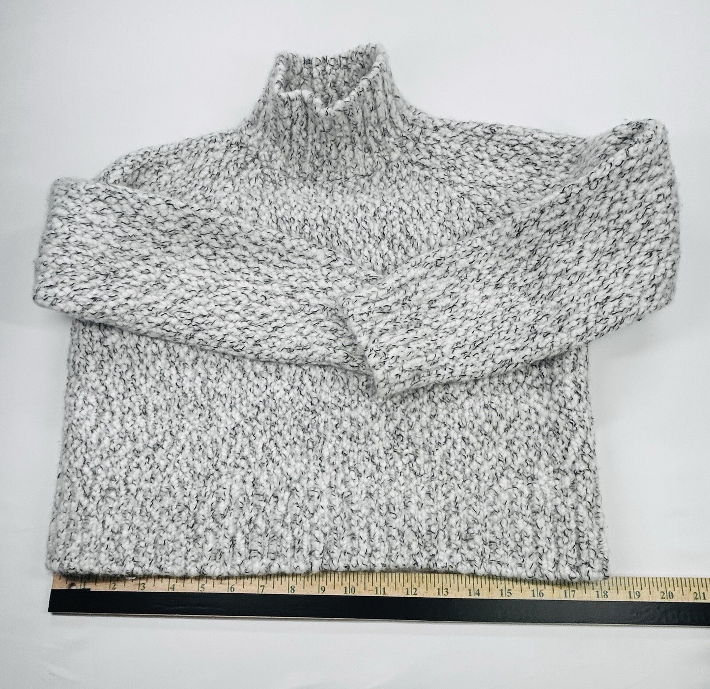Vince Wool Cashmere Turtleneck Sweater M Chunky Knit Italian Yarn Ivory Gray