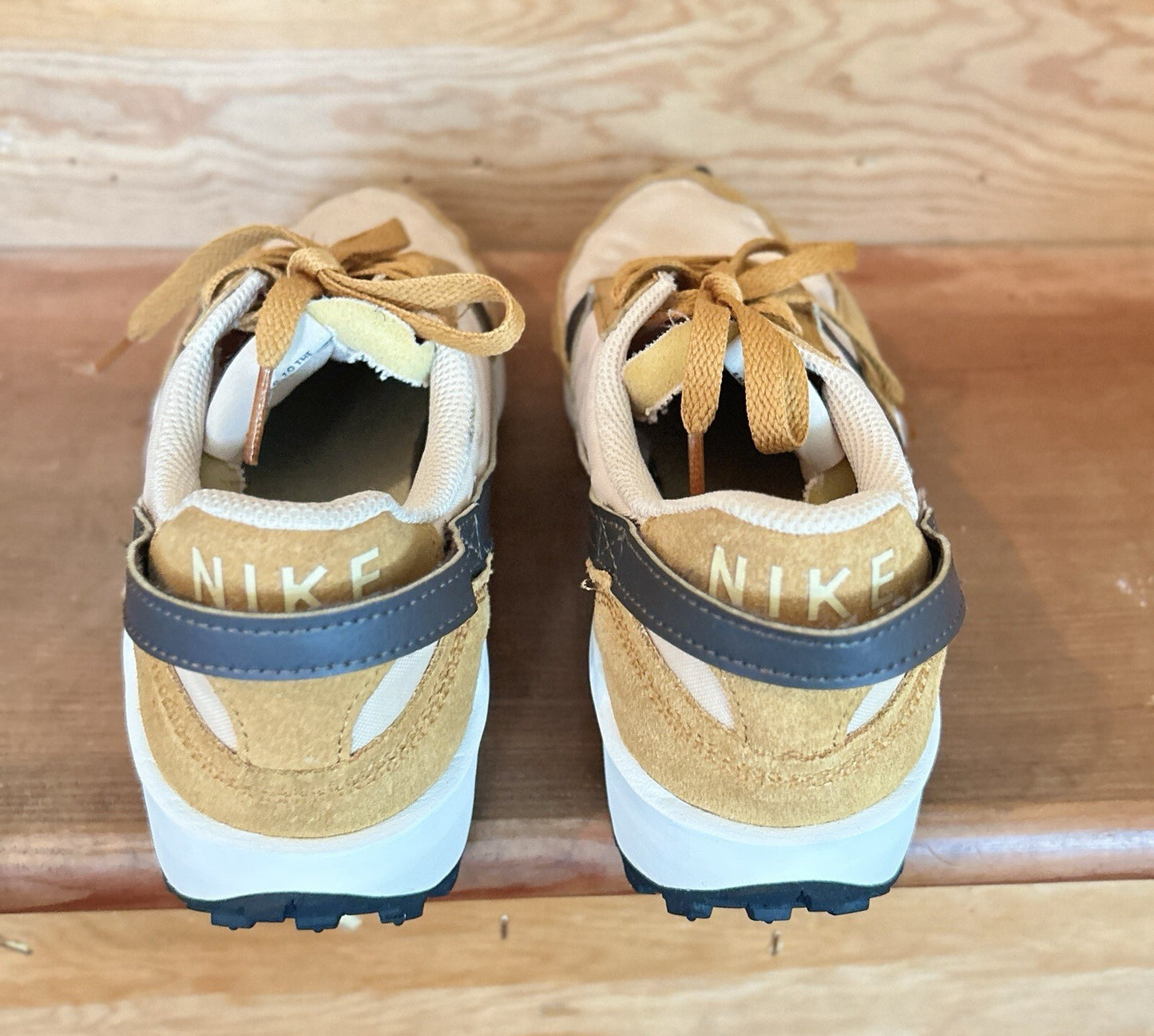 Nike Waffle Debut  Vintage Womens Size 7.5 Tan Cream Casual Sneakers