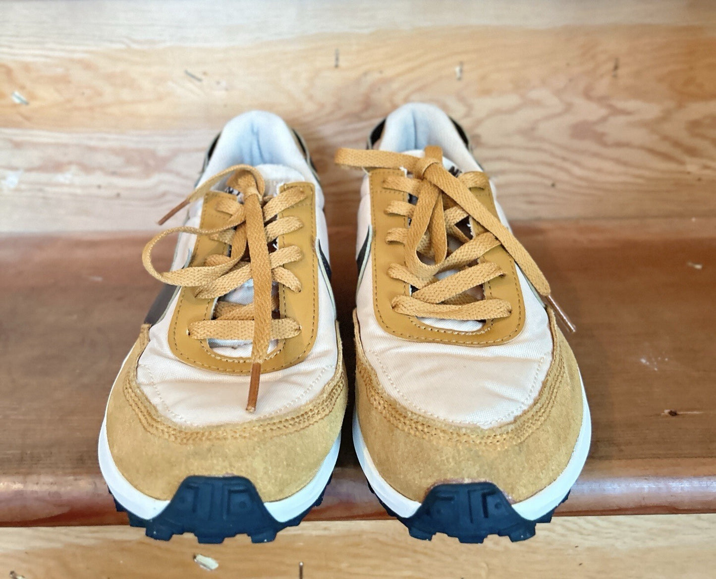Nike Waffle Debut  Vintage Womens Size 7.5 Tan Cream Casual Sneakers