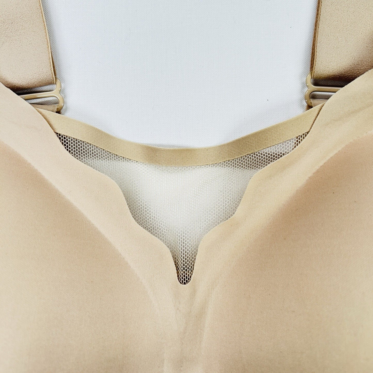 Womens Nude Wireless Comfort Bra Size Large Full Coverage Molded Cups Adjustable