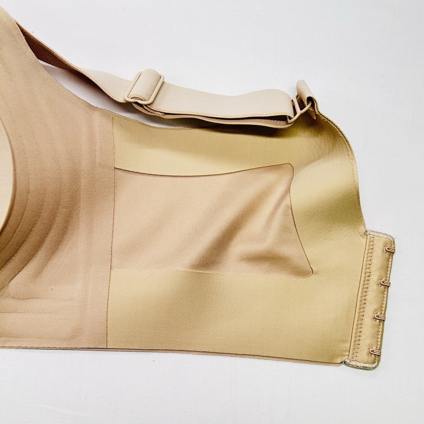 Womens Nude Wireless Comfort Bra Size Large Full Coverage Molded Cups Adjustable
