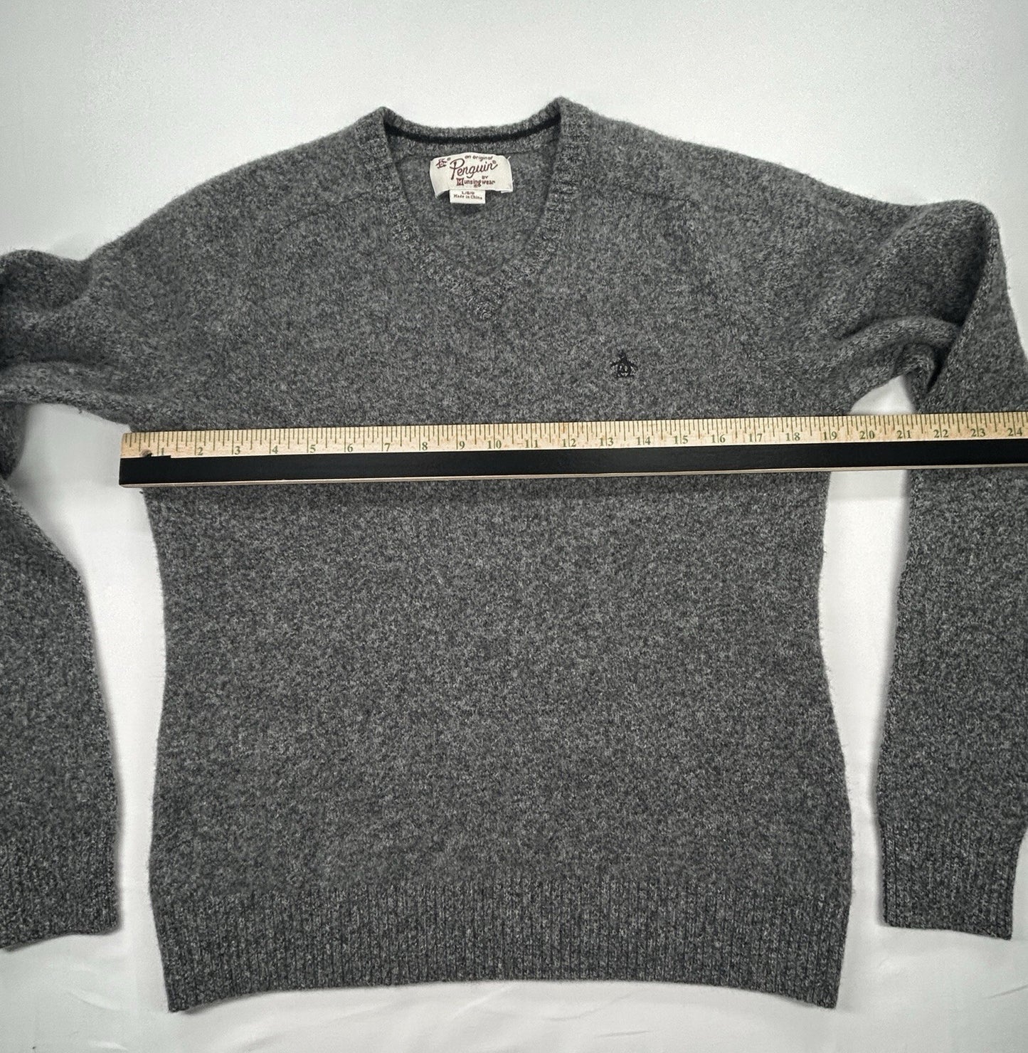 Original Penguin 100% Lambswool Gray V-Neck Sweater Men's Large Logo Soft