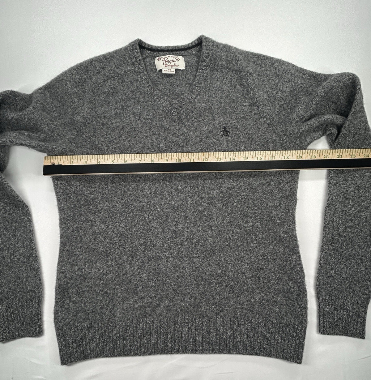 Original Penguin 100% Lambswool Gray V-Neck Sweater Men's Large Logo Soft
