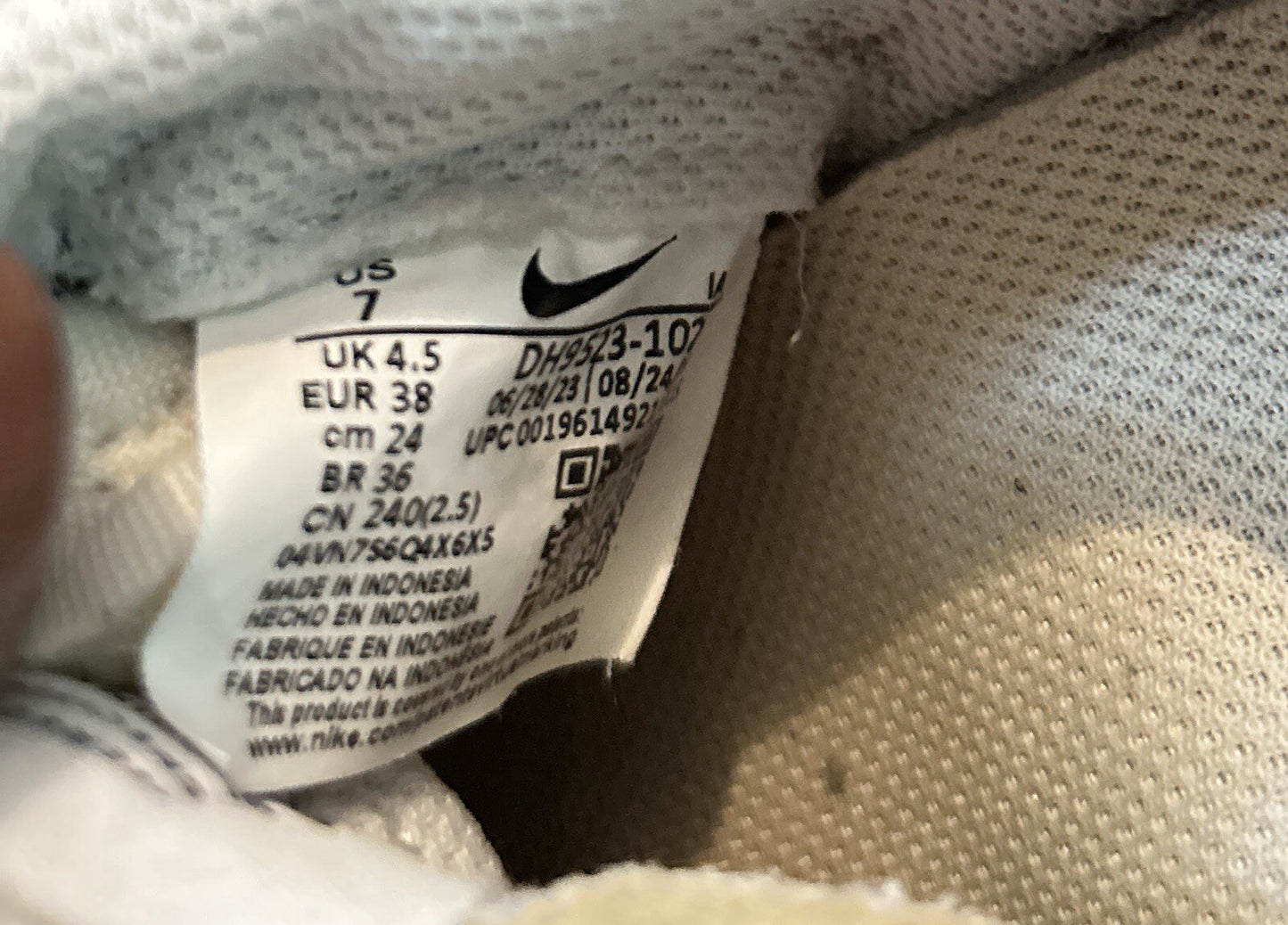 Nike Waffle Debut DH9523-107 Womens Size 7 Cream Black Retro Running Sneakers