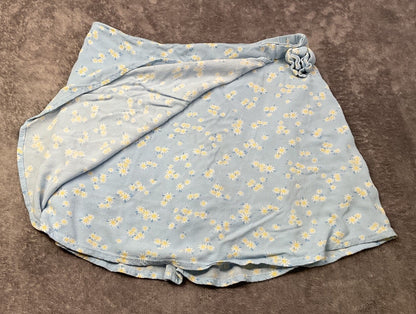 SO Girls Daisy Print Skort Size L 10/12 Blue Floral Pull On Shorts Skirt