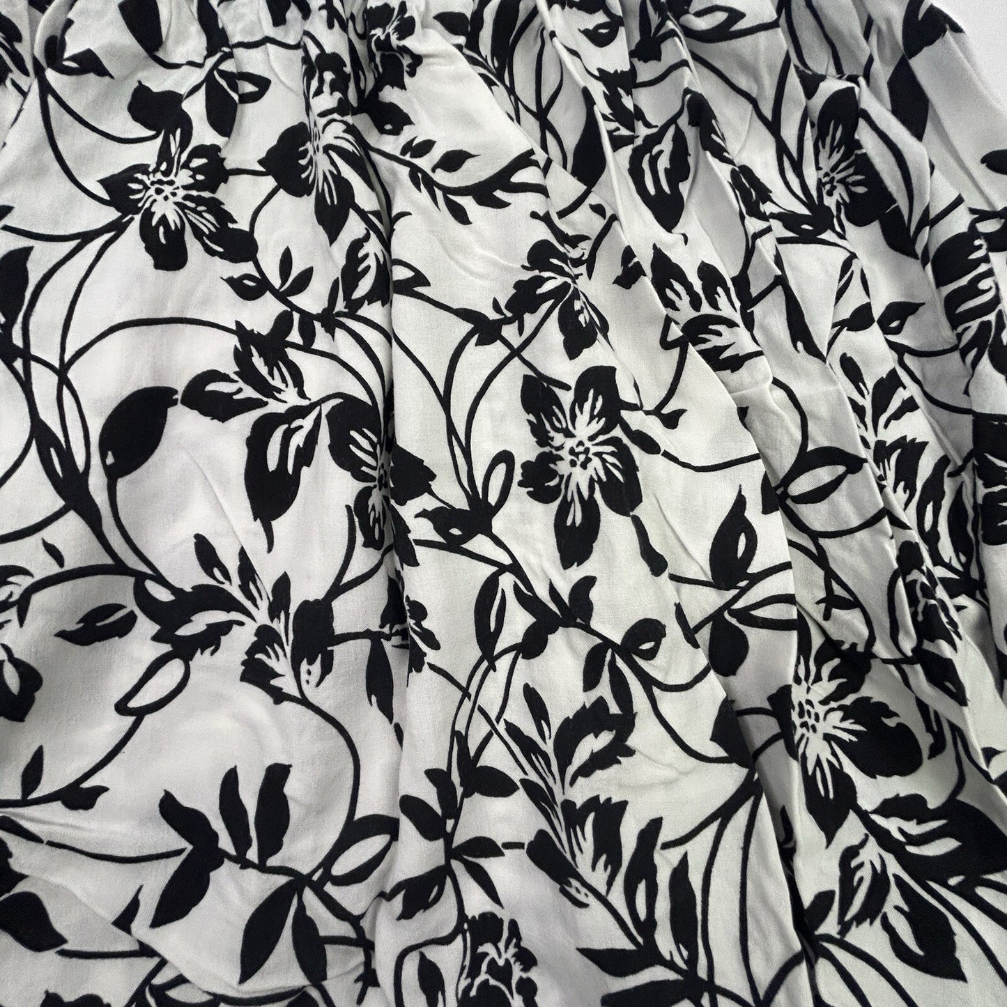 WD.NY Women's Black White Floral Maxi Skirt Size Large Rayon Pull On Boho