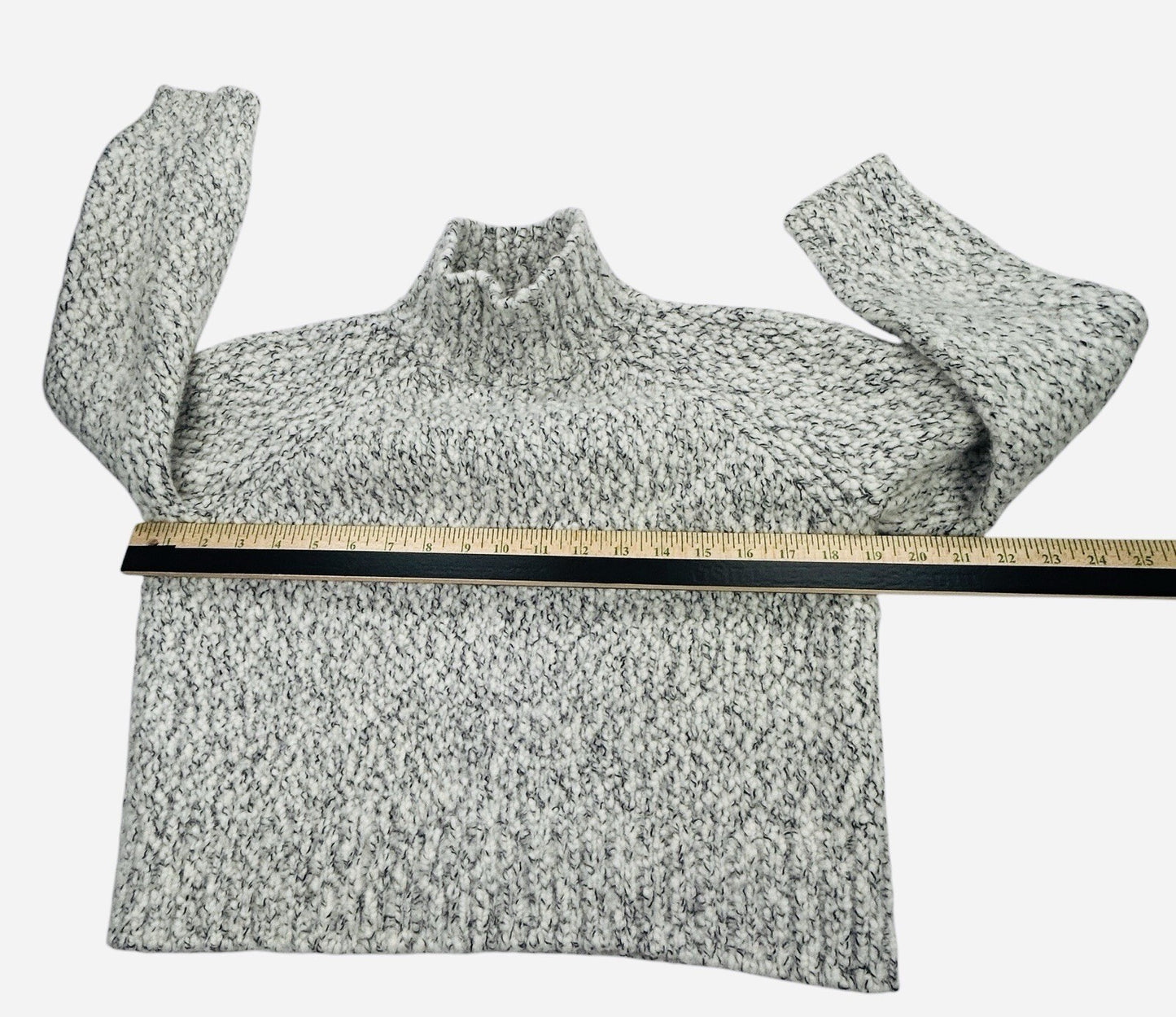 Vince Wool Cashmere Turtleneck Sweater M Chunky Knit Italian Yarn Ivory Gray