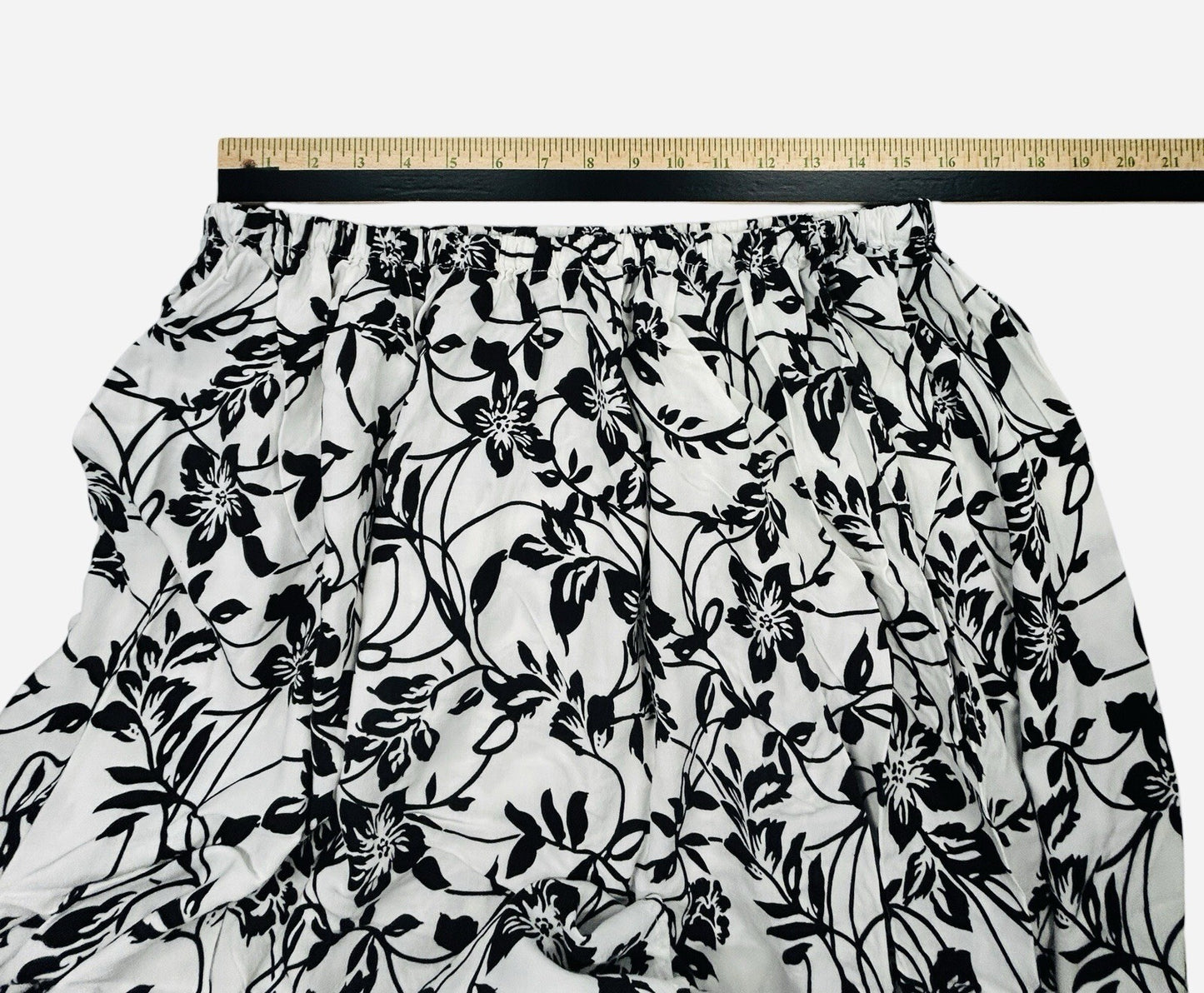 WD.NY Women's Black White Floral Maxi Skirt Size Large Rayon Pull On Boho