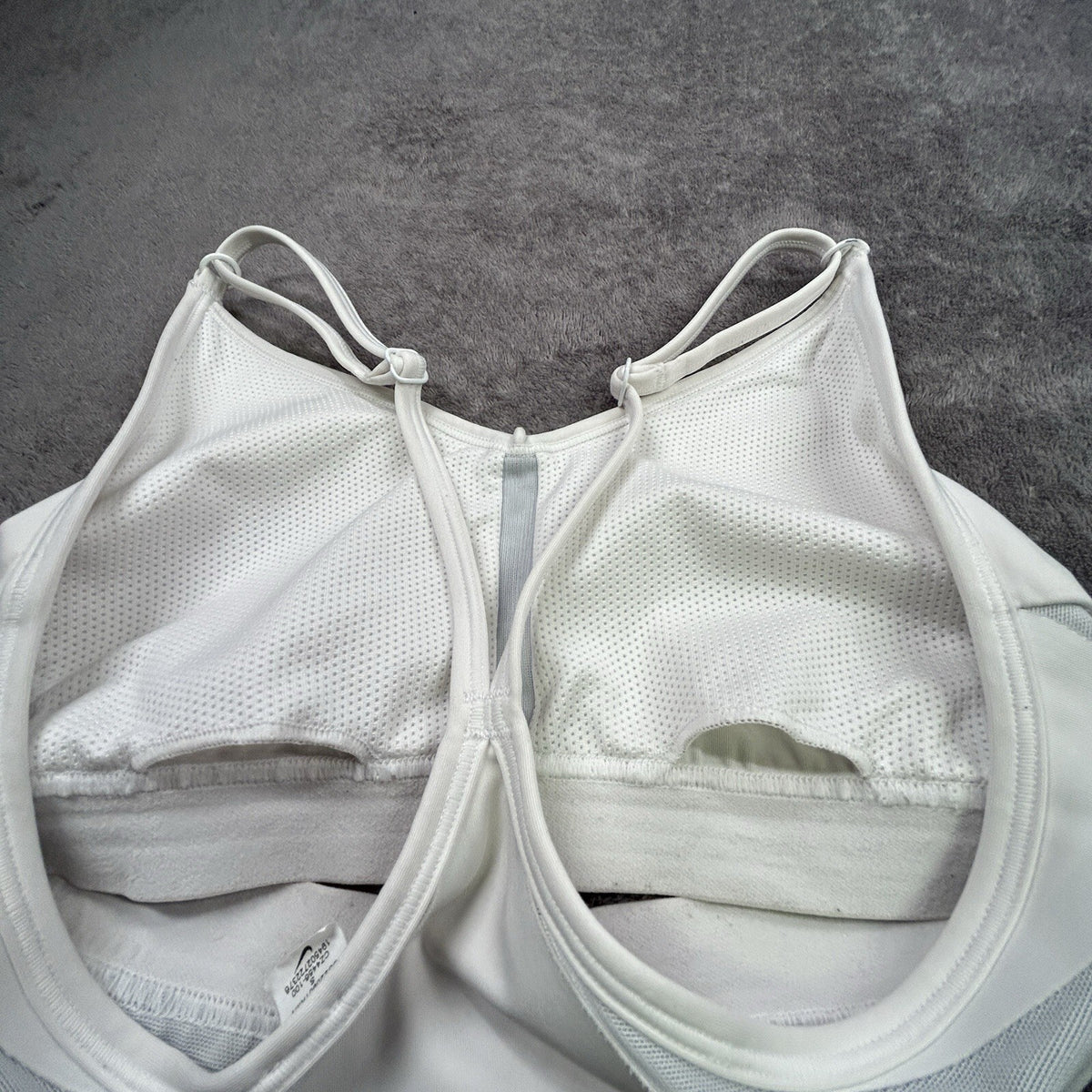 Nike Women’s Sports Bra Size Small White Gray Adjustable Strap Racerback