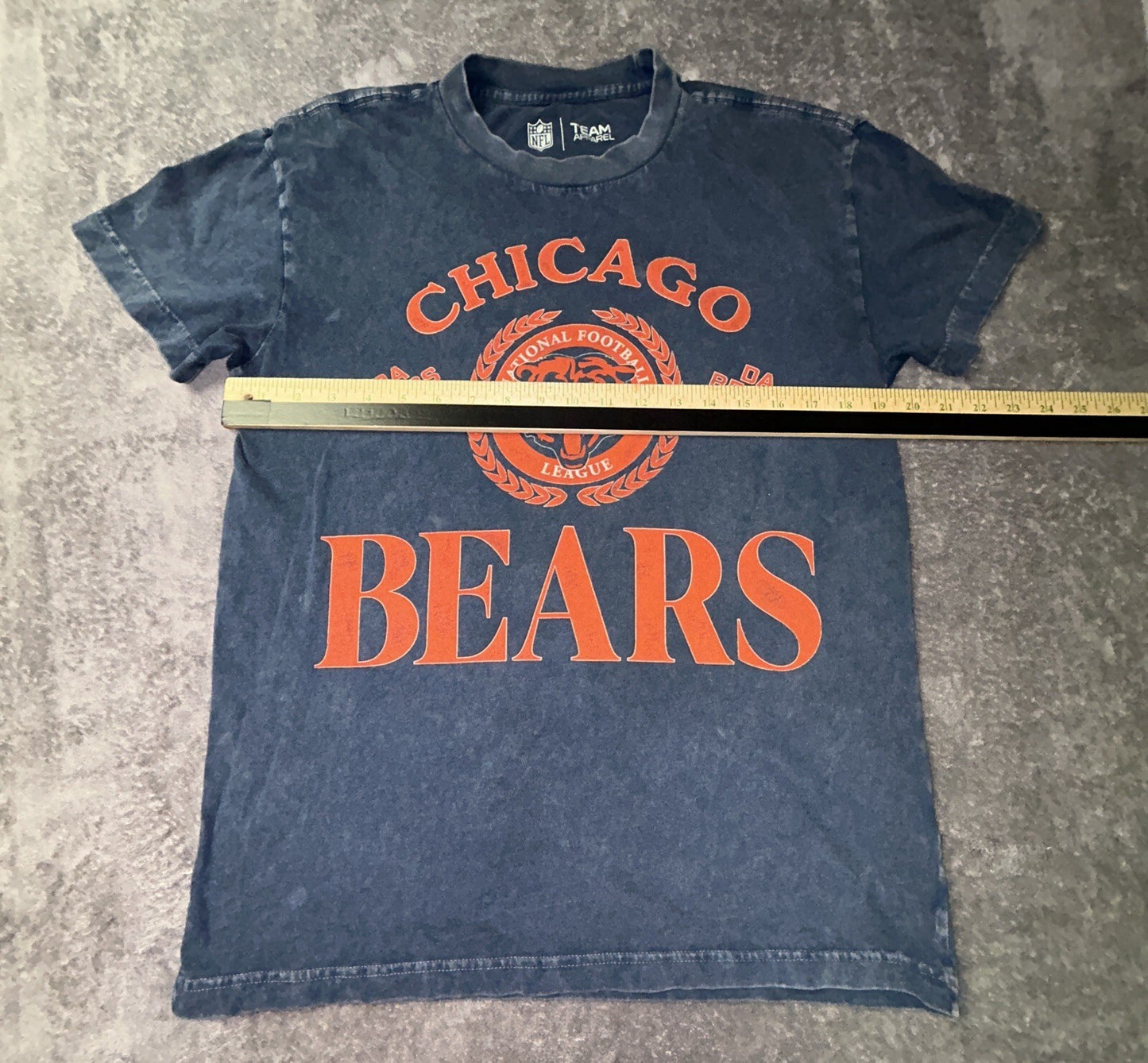 Chicago Bears Da Bears T-Shirt Men's Small Distressed Graphic NFL Football Small