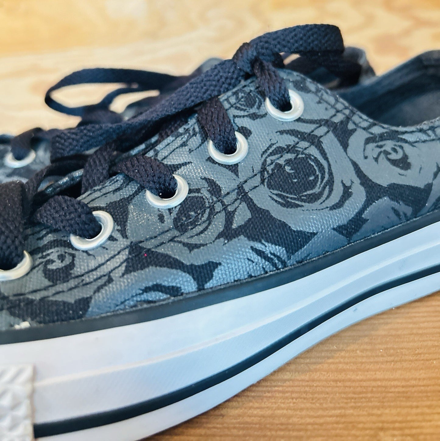 Converse All Star Low Top Floral Rose Print Sneakers Women's Size 6 Black Gray