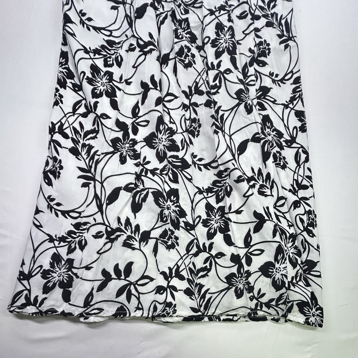 WD.NY Women's Black White Floral Maxi Skirt Size Large Rayon Pull On Boho
