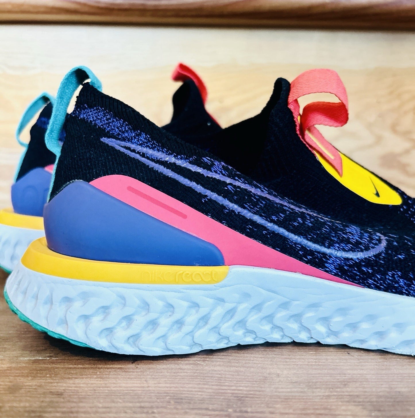 Nike React Phantom Run Flyknit Women's Size 7.5 Black Multi Color Slip On Shoes