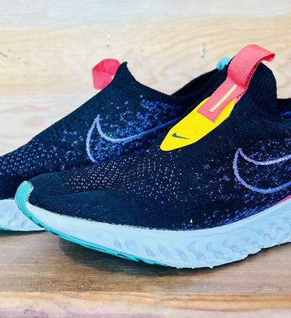 Nike React Phantom Run Flyknit Women's Size 7.5 Black Multi Color Slip On Shoes