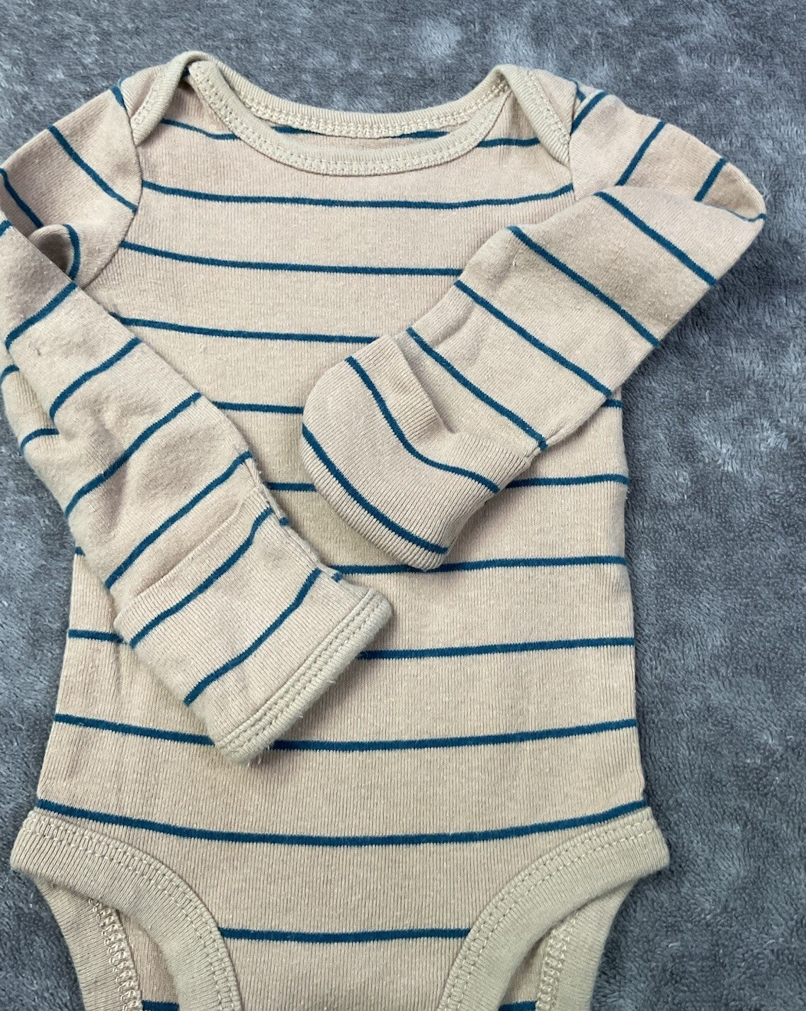 🤍 Carter's Neutral Stripe Long Sleeve Bodysuit (Newborn)